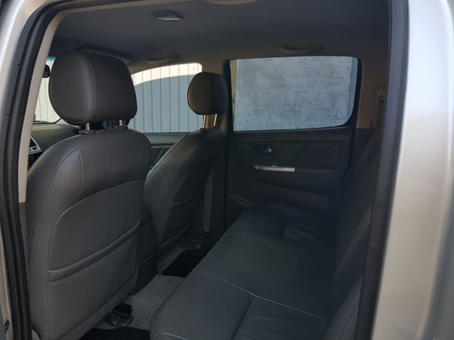 Toyota Hilux 3.0 Cd Srv Cuero I 171cv 4x2