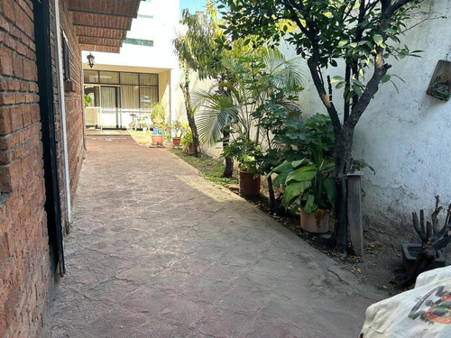 Venta De Casa En Chapultepec Country. Inversión, Zona Fianciera De Gdl.