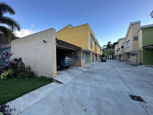 Venta Townhouse Totalmente Amoblado Las Palmas, El Parral Valencia