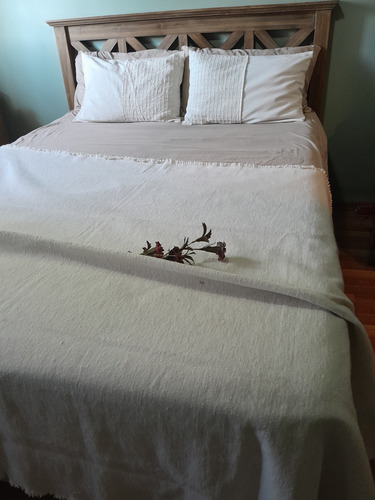 Set Manta Pie De Cama/ Sillon + 2 Fundas Almohadon 60 X 40 Crudo Combinado