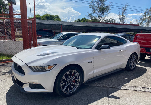 Imagen 1 de 8 de Ford Mustang V8 2017