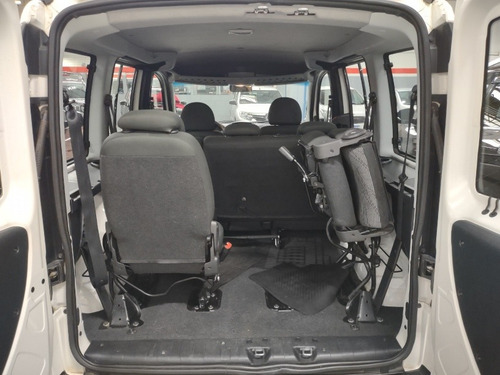 Imagem 9 de 15 de Fiat Doblo 1.8 Essence 7l Flex 20/2021