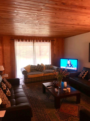 Venta De Exclusiva Casa En Fundo El Sol, Pucón