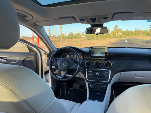 Imagen 6 de 11 de Mercedes-benz Clase Gla 1.6 180 Cgi Mt 2016