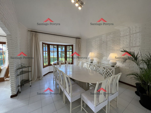 Imagen 3 de 29 de Muy Lindo Chalet Tradicional En Zona Lugano