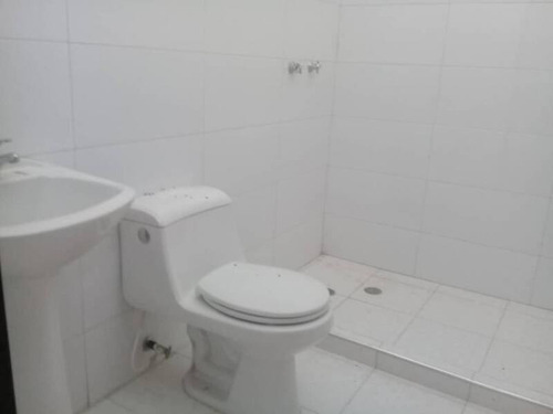 Imagen 6 de 11 de Re/max. Iris Hernandez. Vende Townhouse (180m2). Manantial. Naguanagua. Codigo 137346