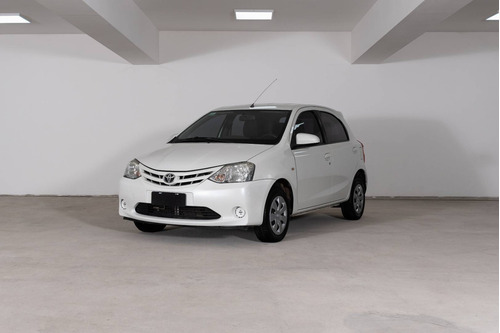 Imagen 2 de 18 de Toyota 2015 Etios 1.5 5 Ptas Xs