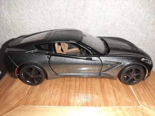 Carro Chevrolet Corvette Stingray Escala 1/24 Marca Maisto 