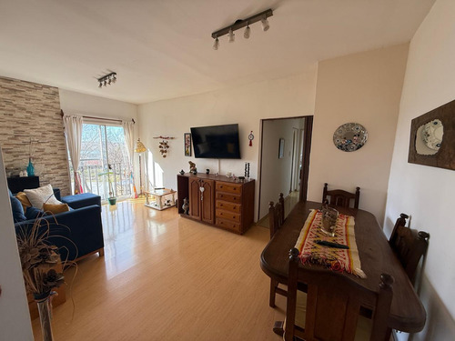 Venta De Departamento 3 Ambientes A Metros Del Centro De Wilde, Excelente Ubicacion.