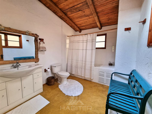 Casa En Arriendo De 8 Dorm. En El Quisco