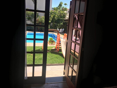 Alphaville 06 | Casa Térrea | Venda | 4 Suítes Integradas Com A Piscina | Jardim Incrível - Cnc1162