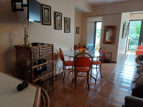Apartamento Com 2 Dormitórios Aconchegante Entre As Praias Das Asturias E Tombo