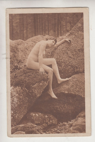 Antigua Postal Erotica Vintage Con Mujer Desnuda En Bosque 