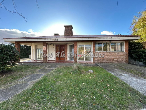 En Venta Casa A Metros De La Rambla Costanera, Colonia