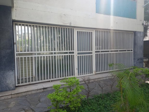 Se Vende Excepcional Local Comercial, Ubicado En La Urbanización La Palmas, A Una Cuadra De La Florida.nc