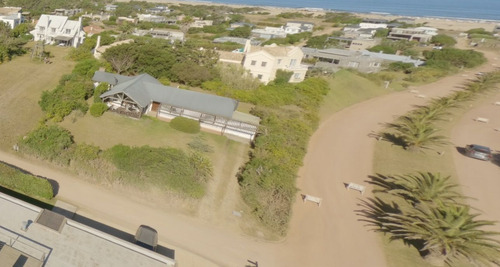 Casa En Venta De 3 Dormitorios En Club De Mar (ref: Est-21)