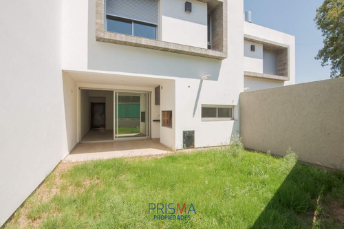 Imagen 21 de 24 de Dúplex Housing Chacritas. Dormitorios En Planta Baja Y Planta Alta