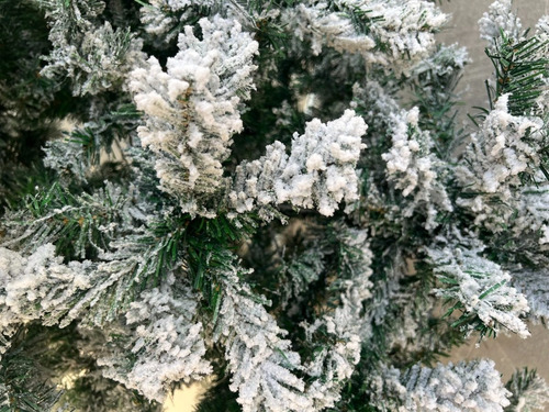 Imagen 8 de 8 de Árbol De Navidad Pino Estilo Nevado Navideño 1.90 M