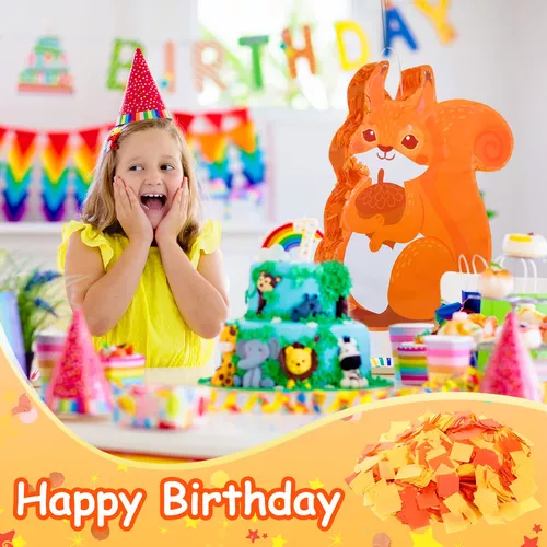 Un niño con los ojos vendados va a romper una celebración de cumpleaños de  piñata accesorios y regalos brillantes