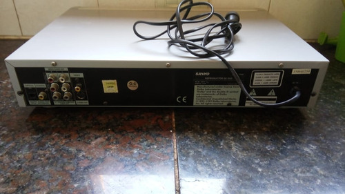 Reproductor De Dvd Sanyo Dvd7100 Con Control Y 27 Peliculas