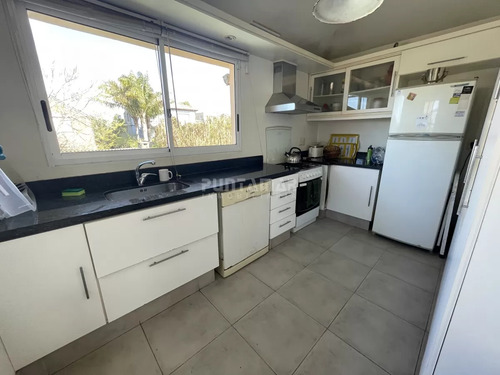 Venta Y Alquiler Casa 4 Dormitorios Con Vista Al Mar En Altos De Punta Piedra