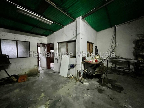 #*25-20023 Amplia Casa De 2 Niveles, Ideal Para Uso Residencial O Comercial, Ubicada A Pie De Calle, En Zona Estrategica Del Centro De Cabudare, Lara. Adelaida Armeya