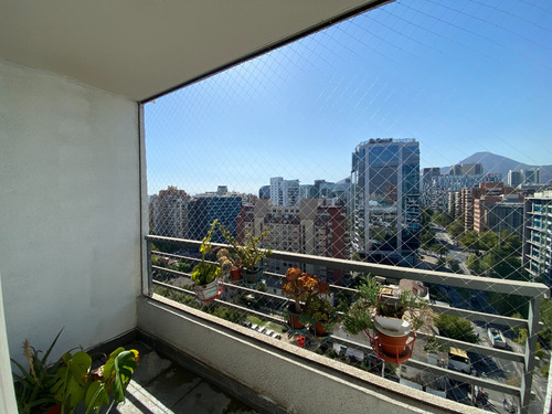 Vista Despejada A Pasos Del Metro Manquehue, Parque Araucano