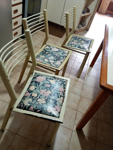 Mesa De Madera Con 6 Sillas De Metal Blanco Marrón Claro (Usado)