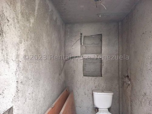 Casa En Venta En Sector La Ensenada Primer Piso Cuenta Dos Habitaciones; Una Principal Con Baño Y Vestier, Y La Segunda Habitación Con Baño Gabriela C.