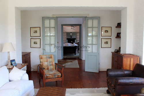 - Ref: 11945