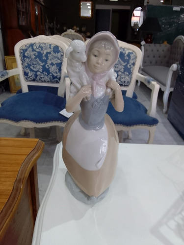 Figura De Porcelana De Mujer Con Cordero Nao By Lladró