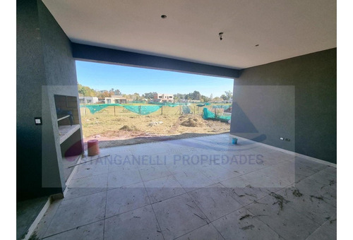 Imagen 9 de 23 de Hermosa Casa 4 Amb En Barrio Santa Lucia,pilar Del Este