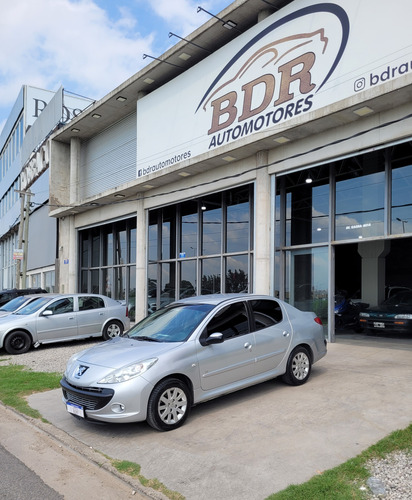 Peugeot 207 1.4 Sedan Hdi Xt