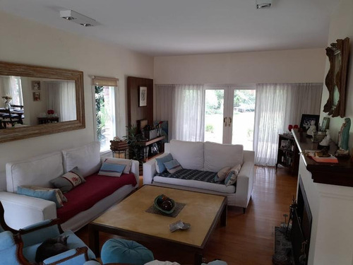 Casa -barrio Cerrado Lomas Las Casuarinas (san Isidro)