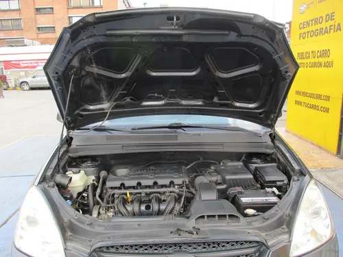 Kia Carens RONDO EX 4X2 2000CC MT AA