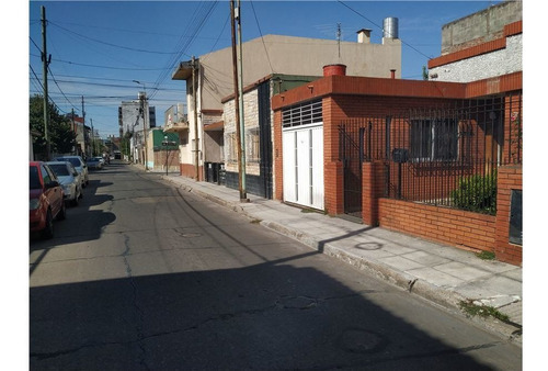 Casa De 3 Amb C/coch, Patio Y Parrilla V.sarmiento