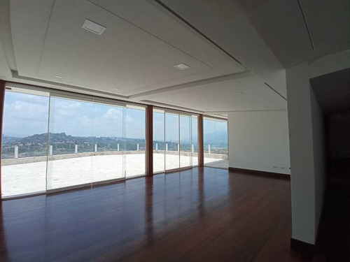 Imagen 16 de 21 de Vendo Casa 1462m2 5h/6b/6pe El Cafetal 0678