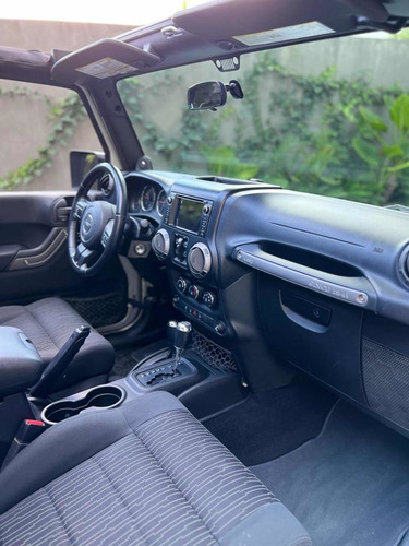 Imagen 17 de 22 de Jeep Wrangler 2011 3.8 Sport Unlimited 199cv Atx