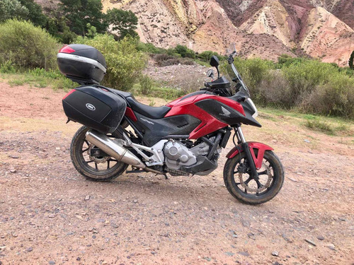 Imagen 19 de 23 de Honda Nc700 Equipada Con Baul Trasero Givi Y Laterales Givi