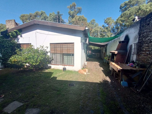 Casa Para Dos Familias O Inversor.-
