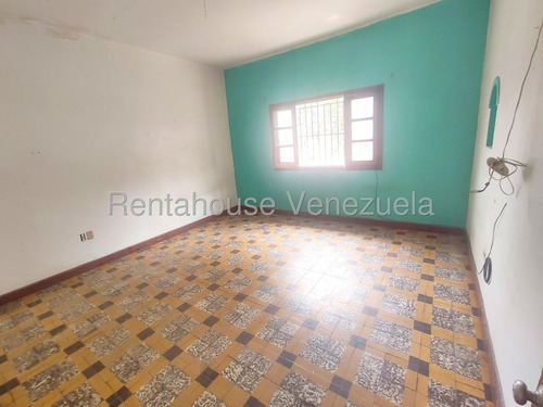 Amplia Casa De 2 Niveles ,para Remodelar A Su Gusto En Venta Ubicada En El Paraíso 25-17760