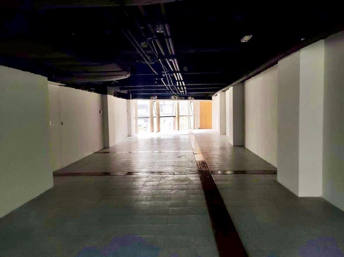 Polanco, 708m2, Amplios Espacios Abiertos, Muy Iluminada, Sala De Juntas, 3 Privados, 6 Estacionamientos, Vigilancia 24 Horas, 3 Elevadores. Excelente Ubicación. El Precio Es Más El Mantenimiento