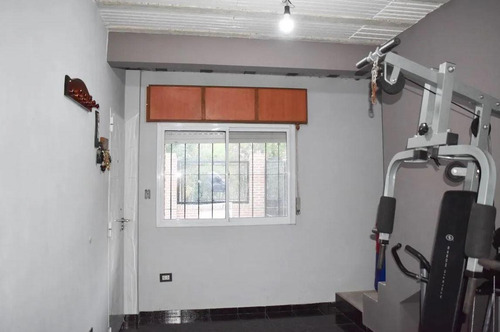 Casa Venta 2 Dormitorios 1 Baño 1 Patio 3 Cocheras 1140 Mts 2 Totales - Lisandro Olmos