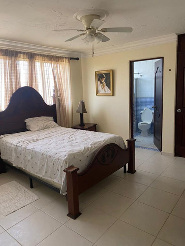 Imagen 5 de 15 de Penthouse De 250 Mtrs Con Jacuzzi. Revestido En Caoba En Sala, Estar, Comedor Y Habitación Principal. Con Excelente Ubicación Cerca De Supermercados, Ferreterías, En La Moraleja (eaa-003)