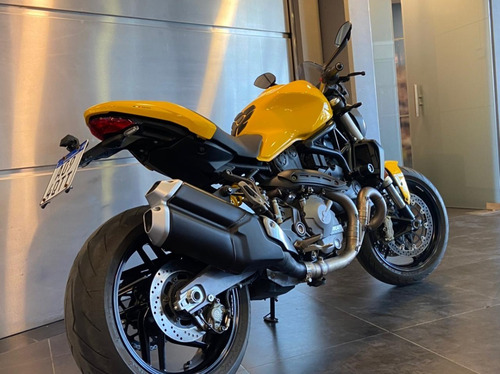 Monster 821 Amarillo Con Accesorios