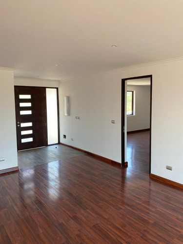 Casa Recién Construida En Condominio
