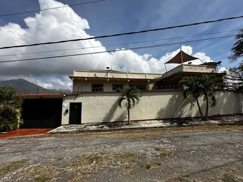 Casa En Venta En Parque Caiza