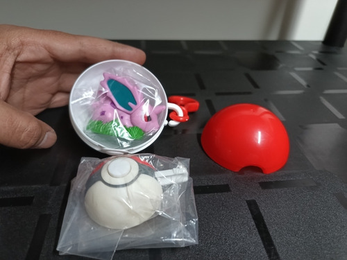 Figura Pokemon Nidoran Burger King + Pokebola+ Lanzador 1999