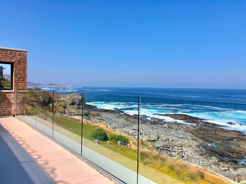 Maravillosa Y Fina Casa En Primera Línea En Venta