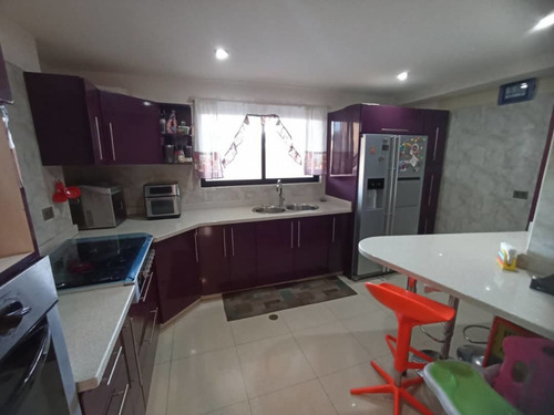 Imagen 5 de 14 de Town House En Venta En El Parral Res Costa Azul